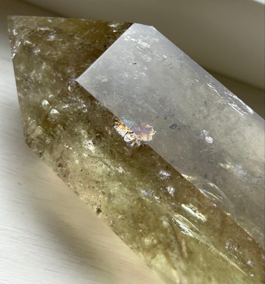 光を内包する景色 レインボー入り スモーキークォーツ オベリスク（一点もの）