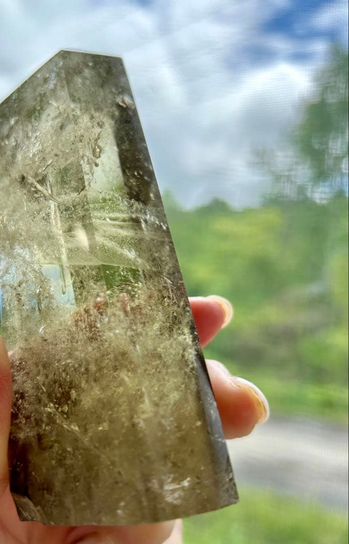 光を内包する景色 レインボー入り スモーキークォーツ オベリスク（一点もの）