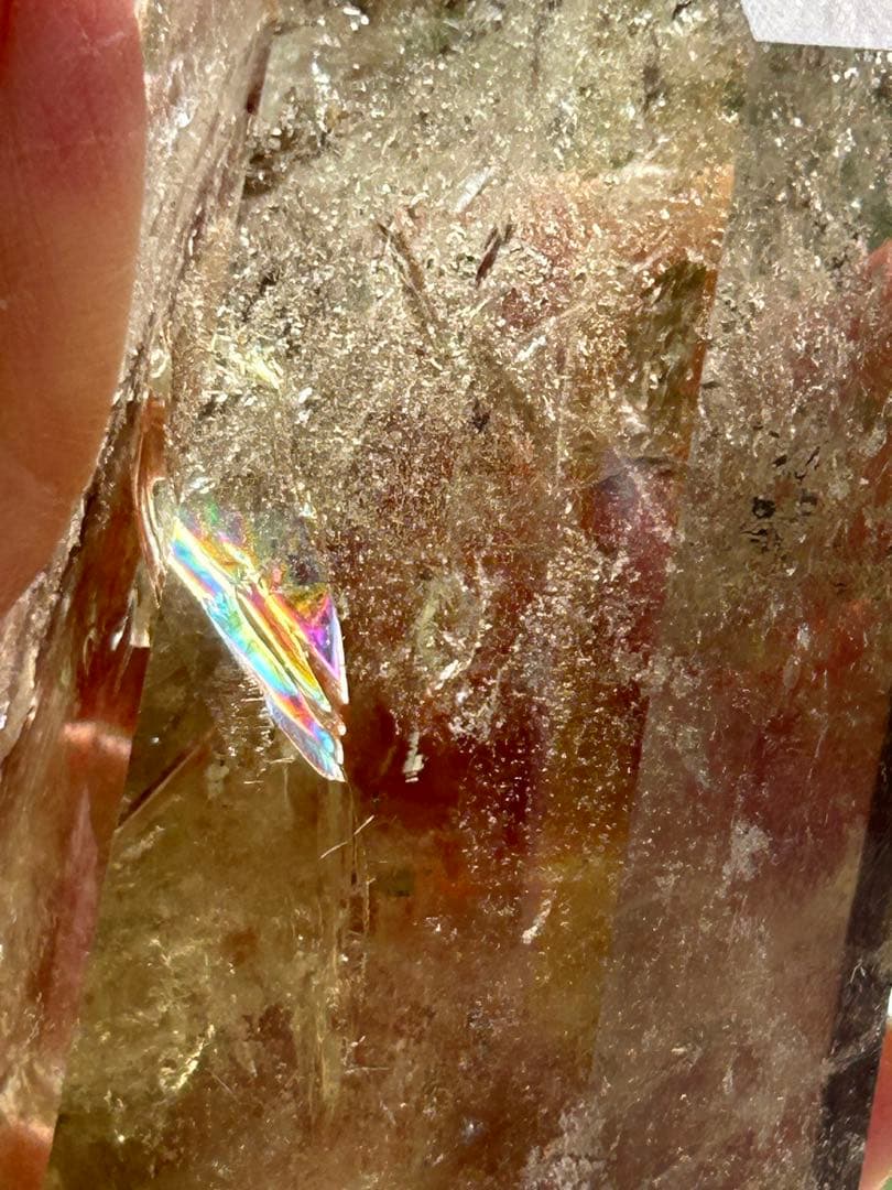 光を内包する景色 レインボー入り スモーキークォーツ オベリスク（一点もの）