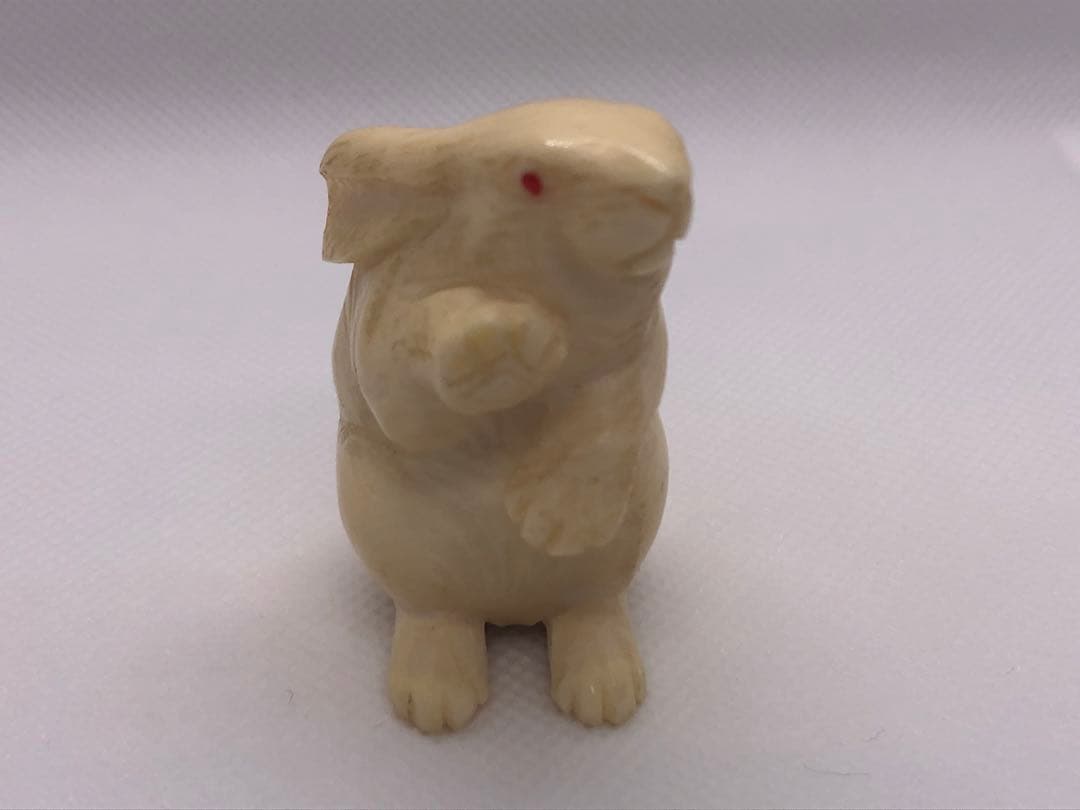 根付　兔　時代物　マンモス牙　提げ物　彫刻 サイズ：48.2cm 重さ：40g