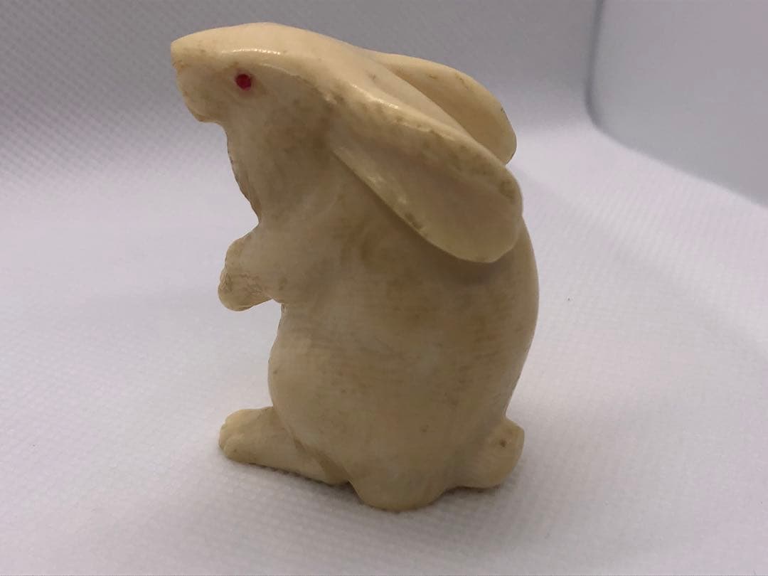 根付　兔　時代物　マンモス牙　提げ物　彫刻 サイズ：48.2cm 重さ：40g