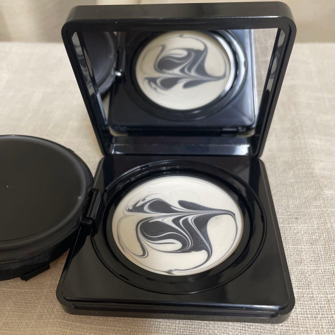 ジバンシィ　ソワン ノワール UV コンパクト