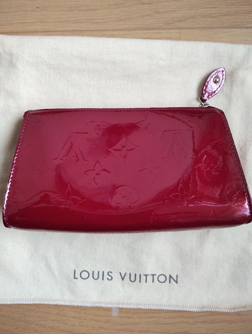 LOUIS VUITTON ルイヴィトン　ヴェルニ　ポーチ