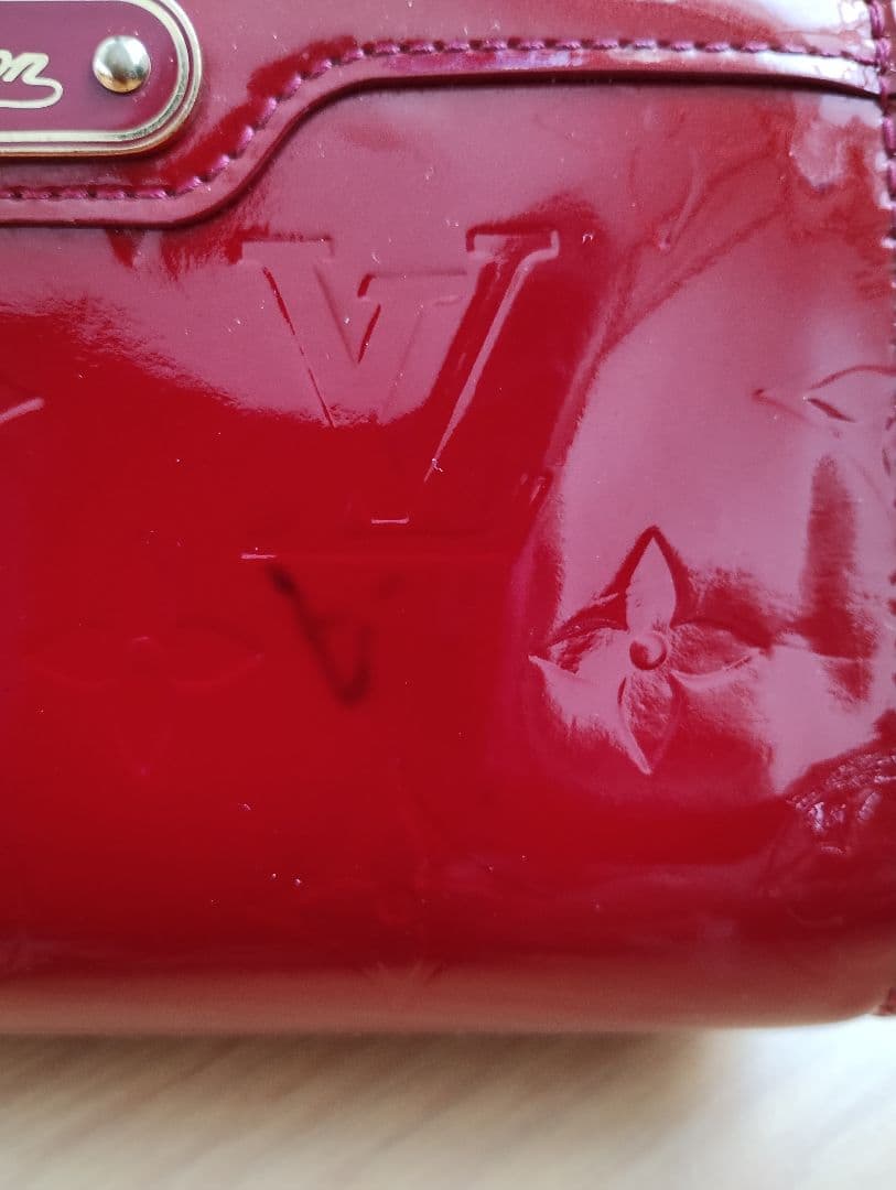 LOUIS VUITTON ルイヴィトン　ヴェルニ　ポーチ