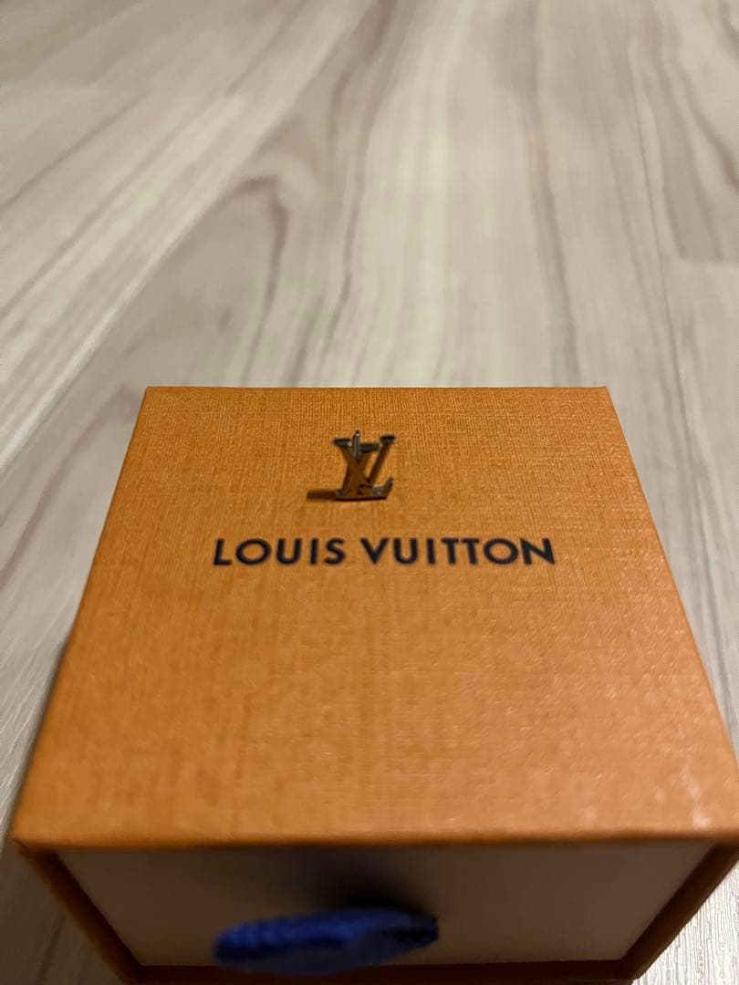 LOUIS VUITTON シルバーピアス(片耳用)