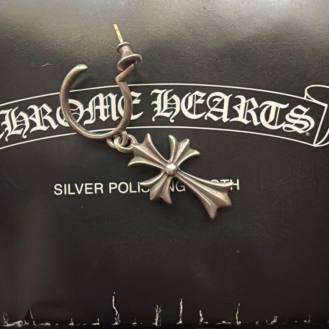 Chrome Hearts クロスモチーフピアス