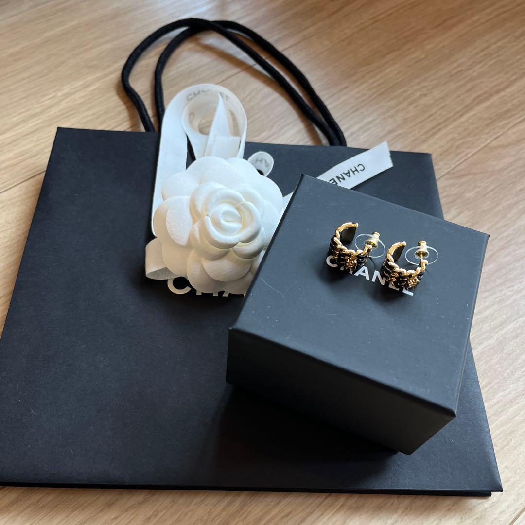 新作　シャネル CHANEL ゴールド ブラック　ピアス