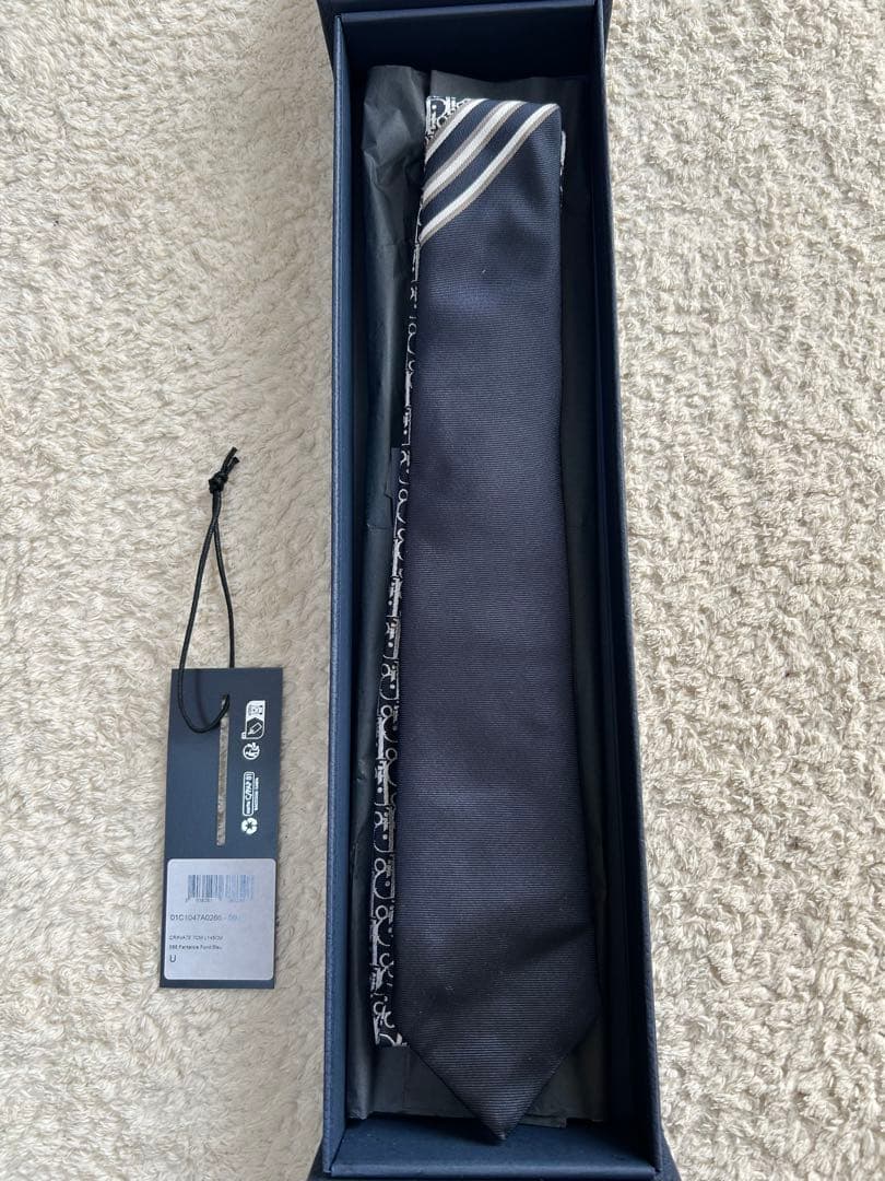 （最終値下げ）【新品未使用】Dior シルク ネクタイ ロゴ入り