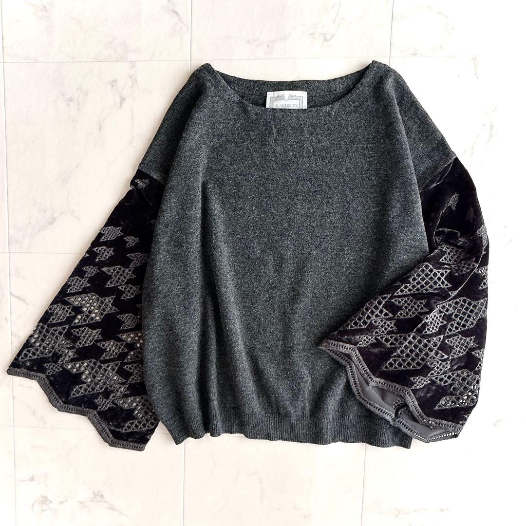 ビアズリー フレアスリーブ敦賀刺繍ニットプルオーバー　グレー