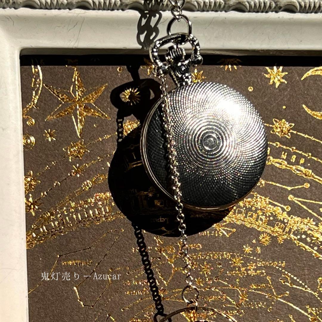 ★夜空に上弦の月と蝶々舞う鬼灯付きの懐中時計☆(蓄光タイプ)