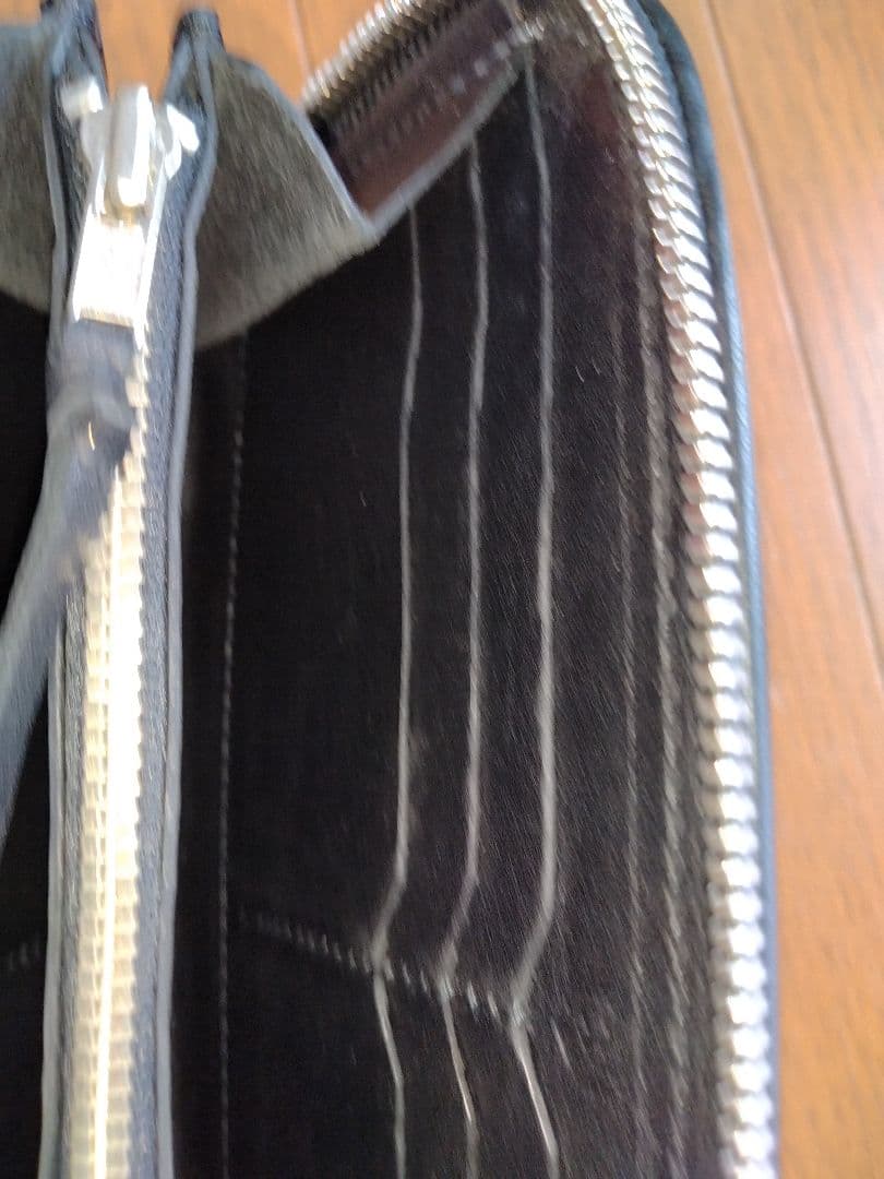 パイロットリバー　レッドムーン　黒いレザー編み込み長財布