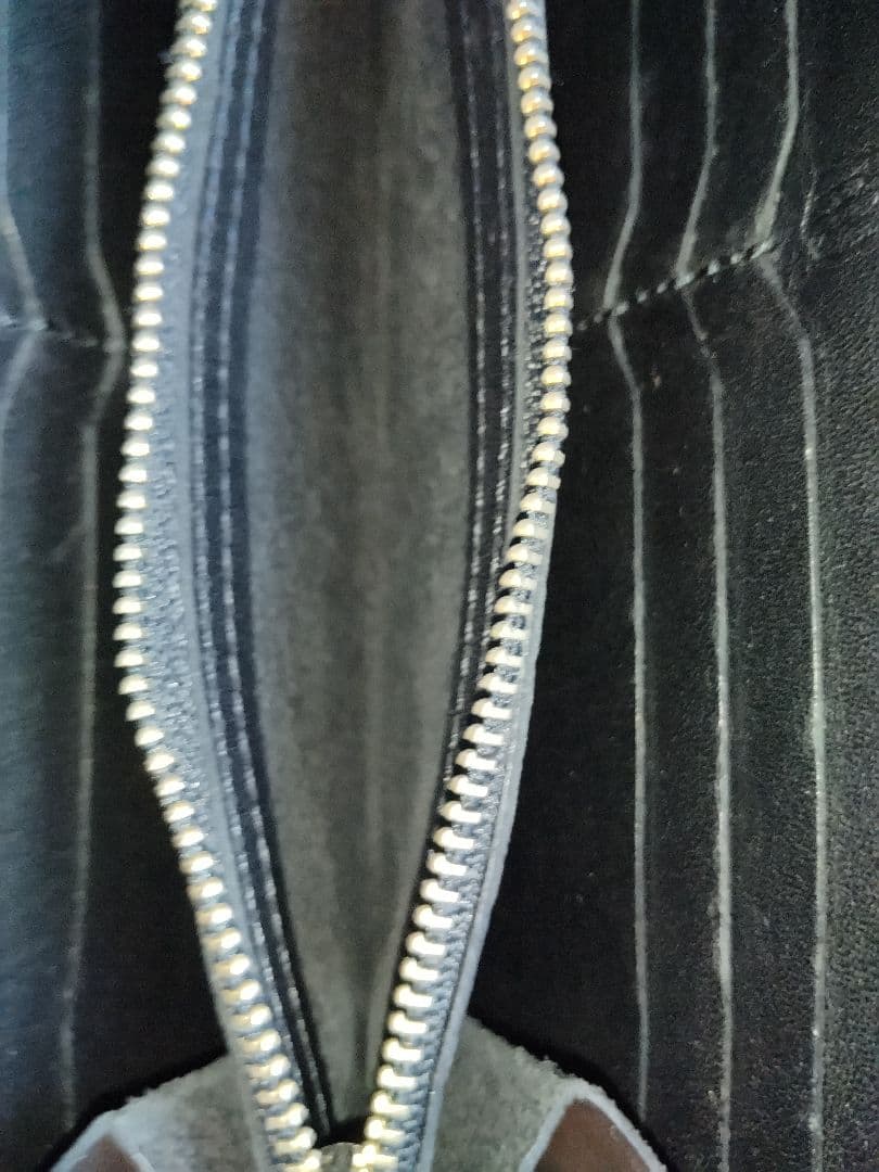 パイロットリバー　レッドムーン　黒いレザー編み込み長財布