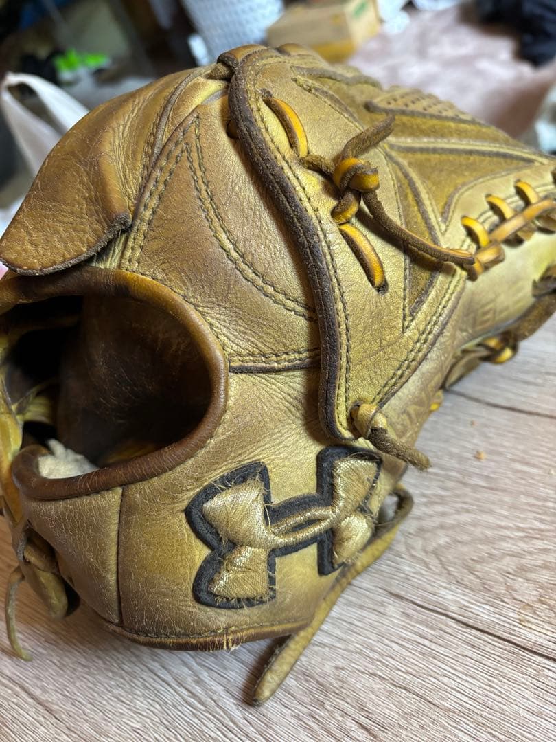 アンダーアーマー黄色 硬式グローブ