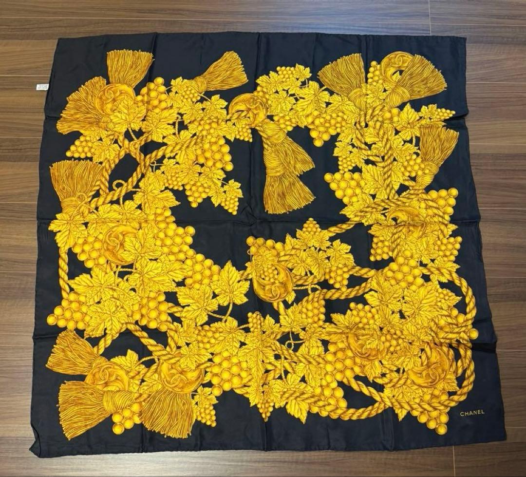 超美品 大判ビンテージ CHANEL シルクスカーフ 花柄 黒/金
