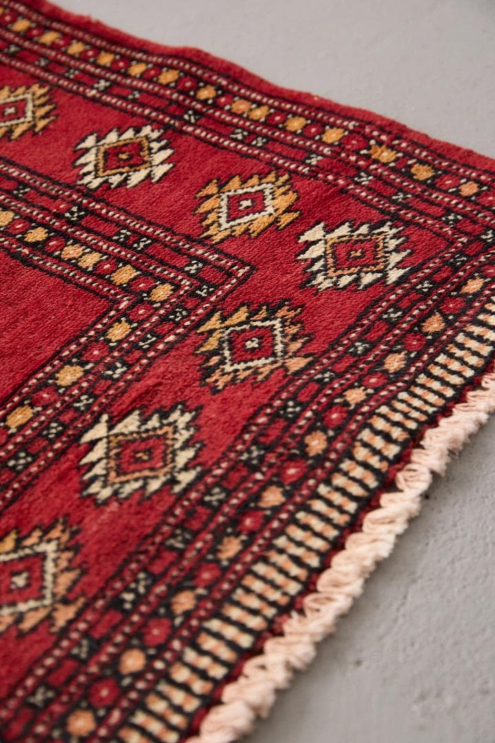 ヴィンテージラグ　トライバルラグ　ラホール産（130cm×78cm）赤　茶　黒