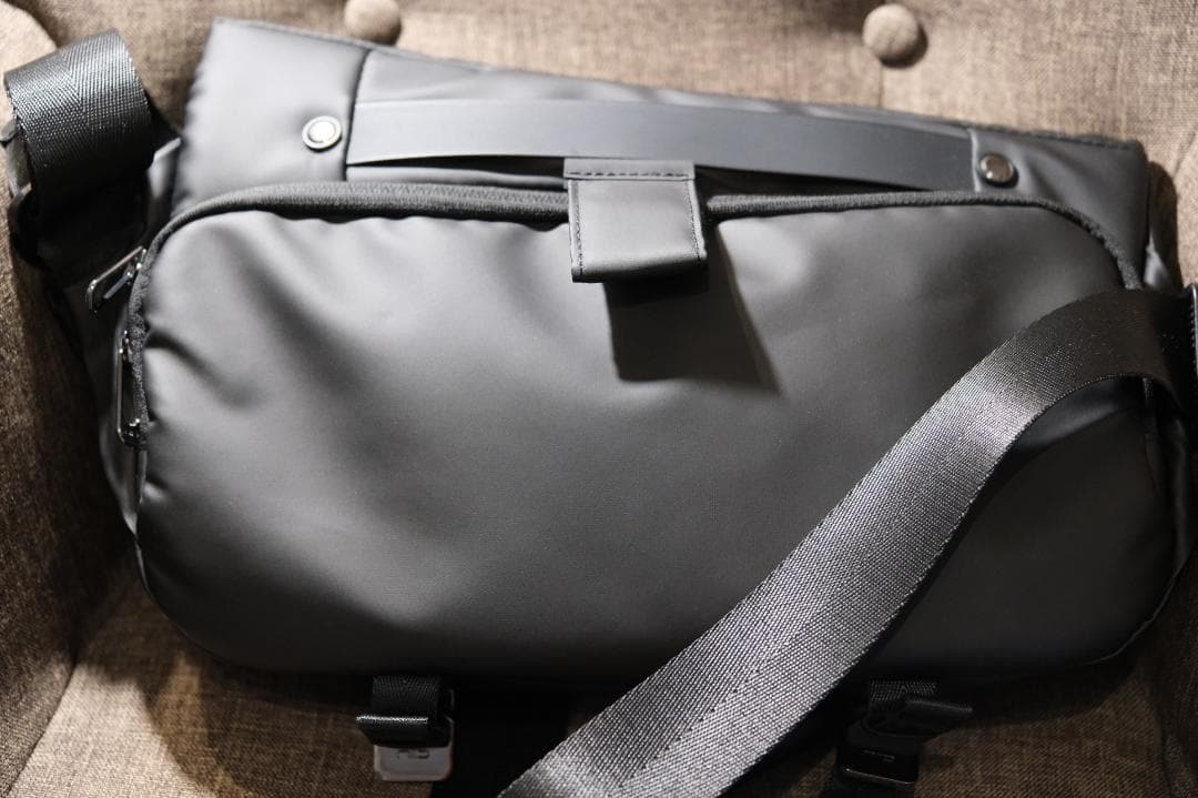 バッグ X URBANATURE Radiant Urban Sling R1