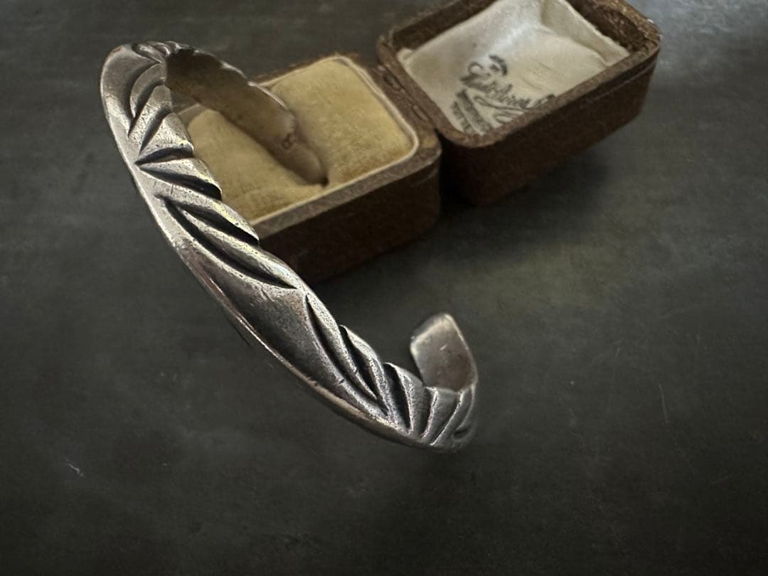 激渋　希少　ヴィンテージ　バングル　トライアングル　シルバー　925 ナバホ