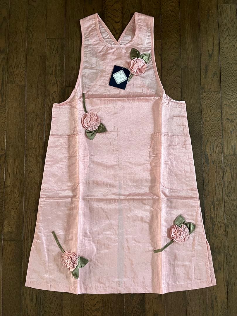 新品タグ付☆L'assiette ラシェット☆花モチーフが可愛いエプロン　ピンク