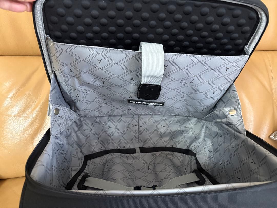 週末値下げTravelpro Crew10 Rolling Tote