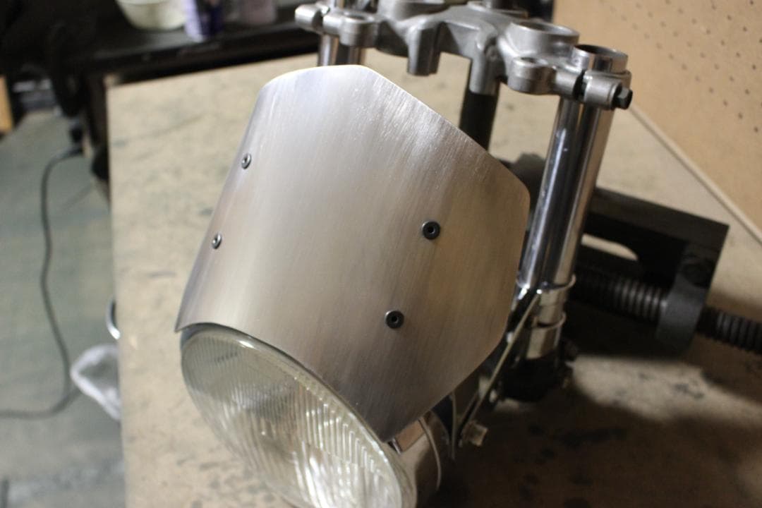 アルミ メーターバイザー ストレート　7インチ SR400