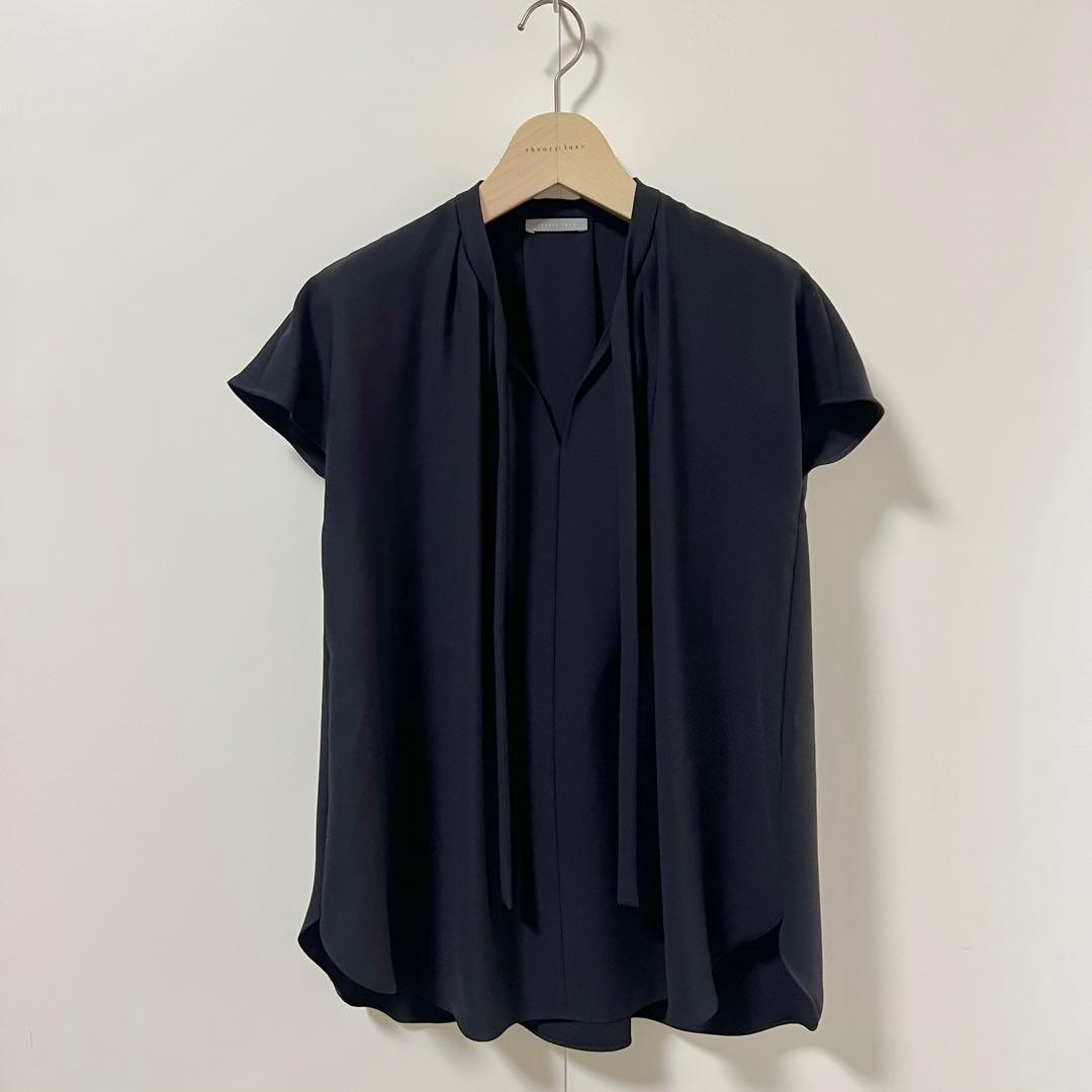 theory luxe 22SS 完売 ウォッシャブル キーネック ブラウス