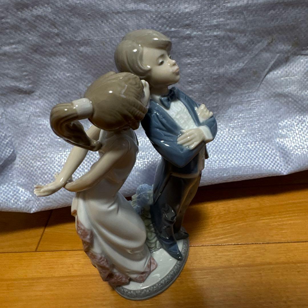 リヤドロフィギュア 花の装飾付き