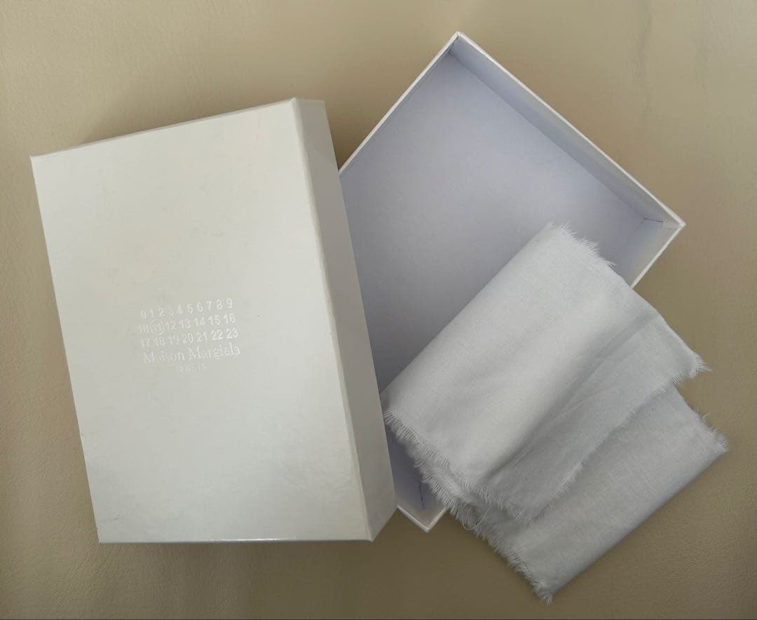 メゾンマルジェラ　三つ折り財布　ステッチ　コンパクトウォレット　ブラック　レザー