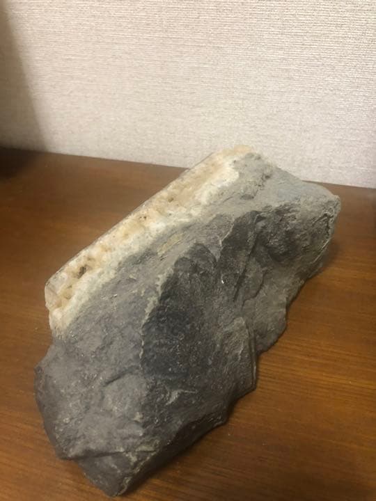 原石、詳細不明