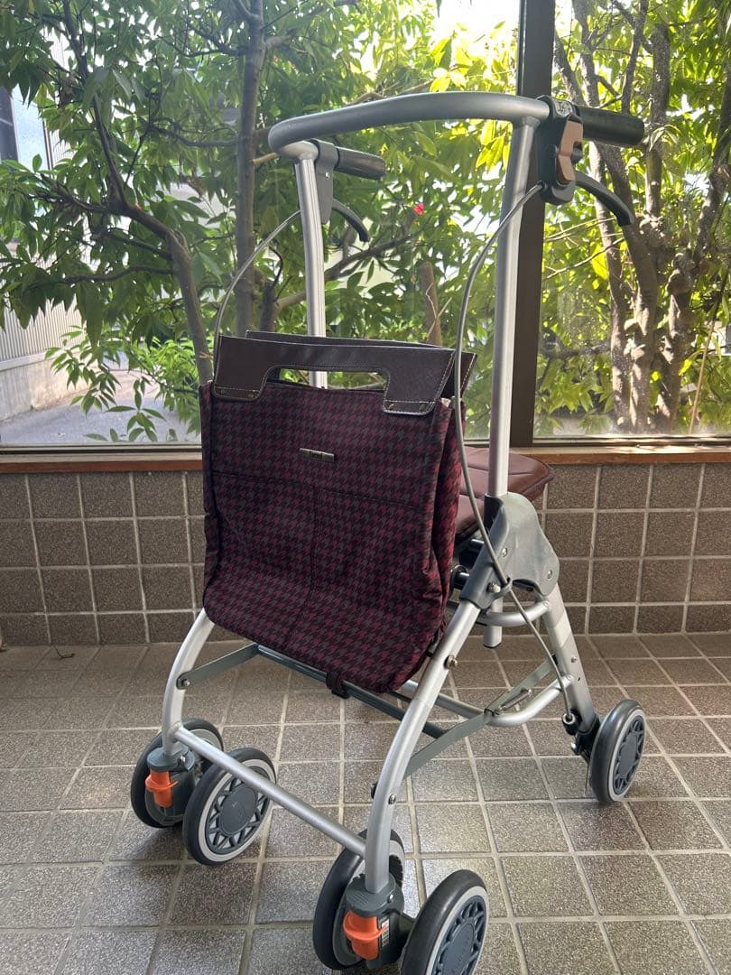 【美品】歩行車テイコブリトルスリムWAW04介護用品押して高さ調整可シルバーカー