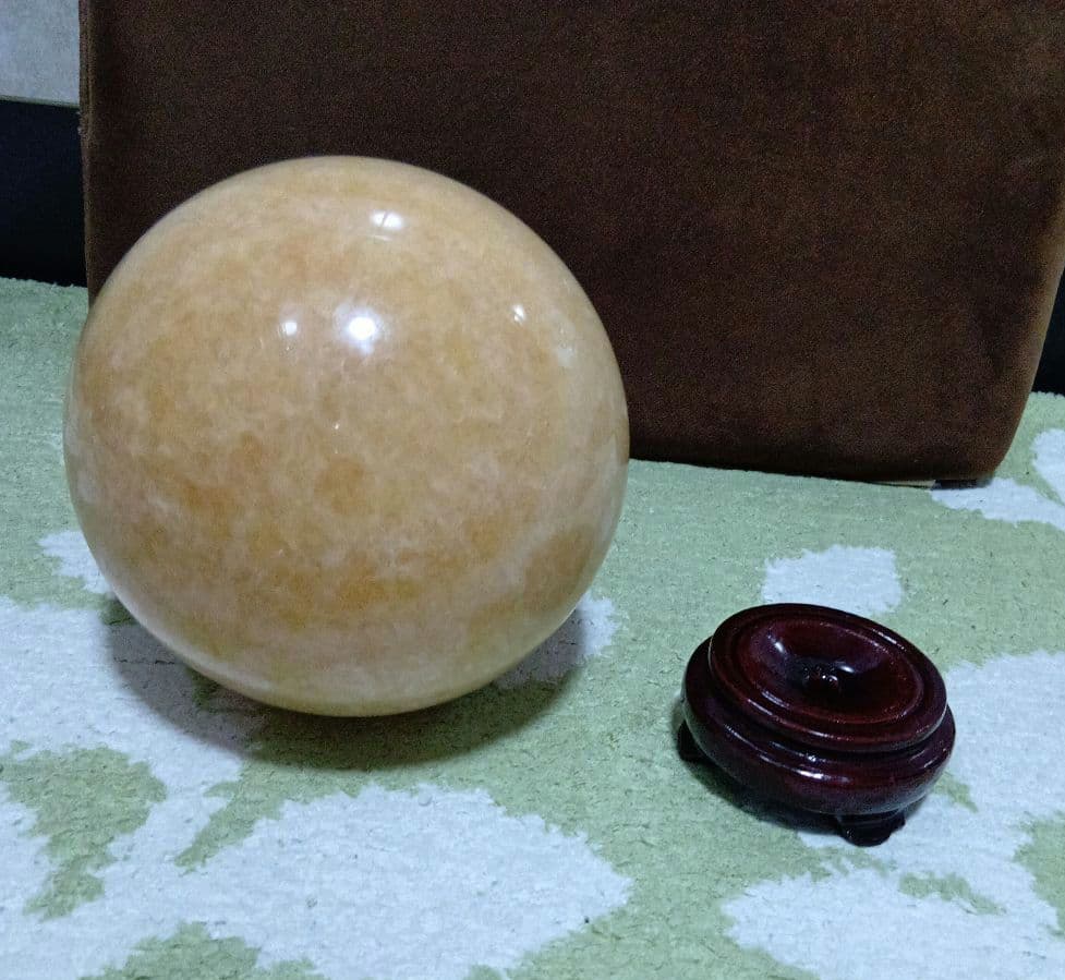 アラゴナイト　特大スフィア　　　　１５センチ超　４．６キロ