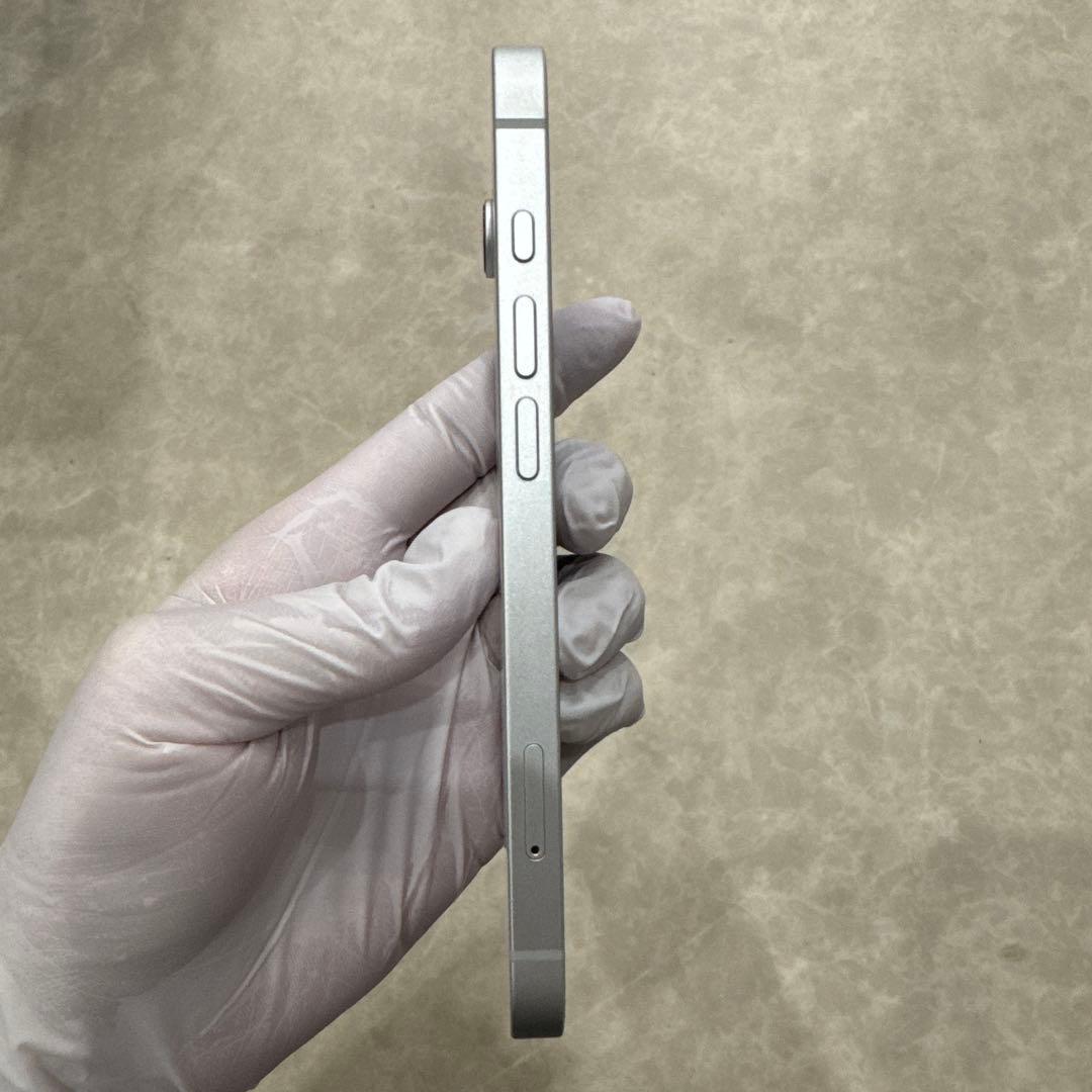 【極美品】Apple iPhone 16e 128GB