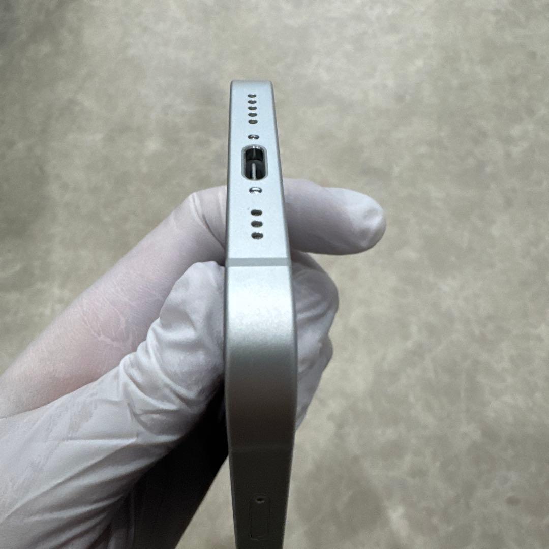 【極美品】Apple iPhone 16e 128GB