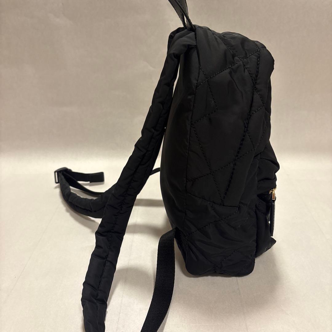 MARC JACOBS ブラックキルティングバックパック FS250 中古品