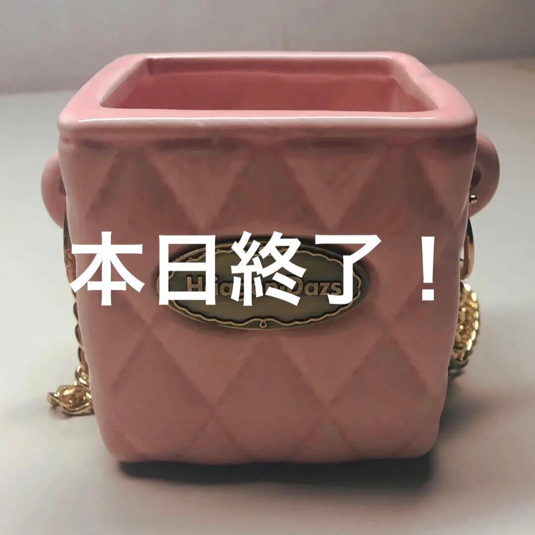 Häagen-Dazs ピンク容器　Emily in Parisコラボ　台湾限定