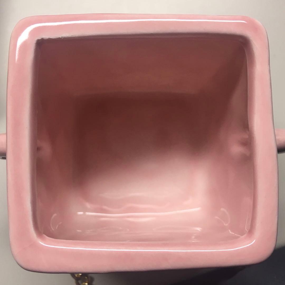 Häagen-Dazs ピンク容器　Emily in Parisコラボ　台湾限定