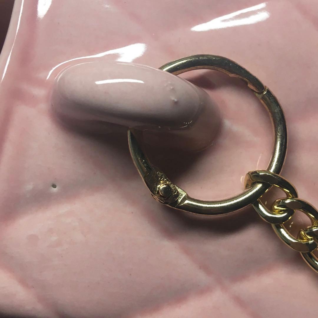 Häagen-Dazs ピンク容器　Emily in Parisコラボ　台湾限定