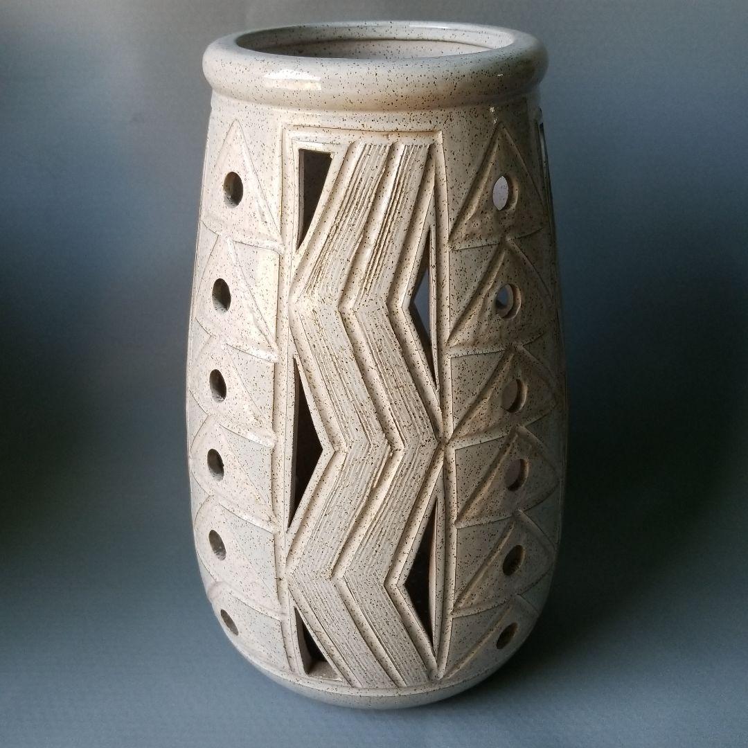 信楽焼傘立て  幾何学彫壷型 高さ４７cm