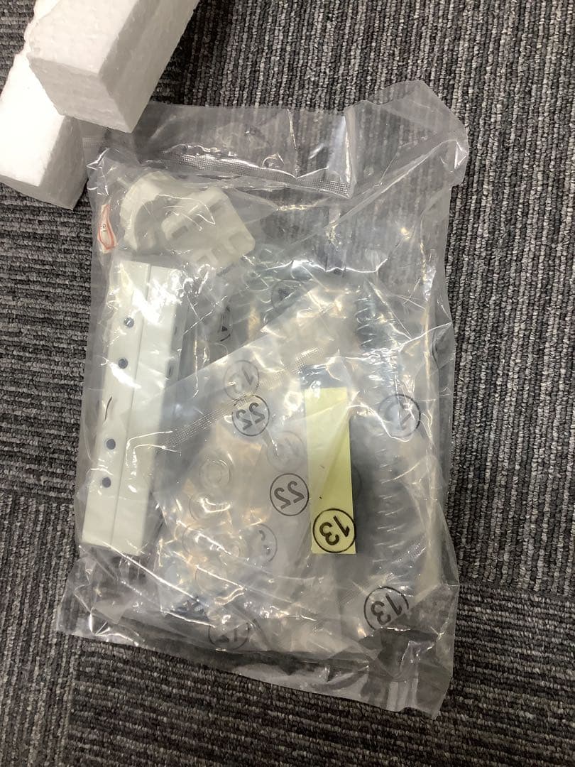 【新品未使用】ディノス 新1本脚 モダン ランドリーラック 棚2段 ホワイト