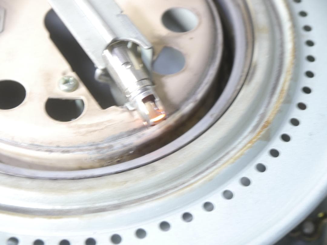 ◆送料込みでの出品◆2013年　コロナ　石油ストーブ 円筒　66