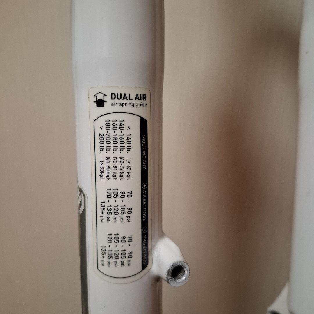 ロックショックス　レベレーション