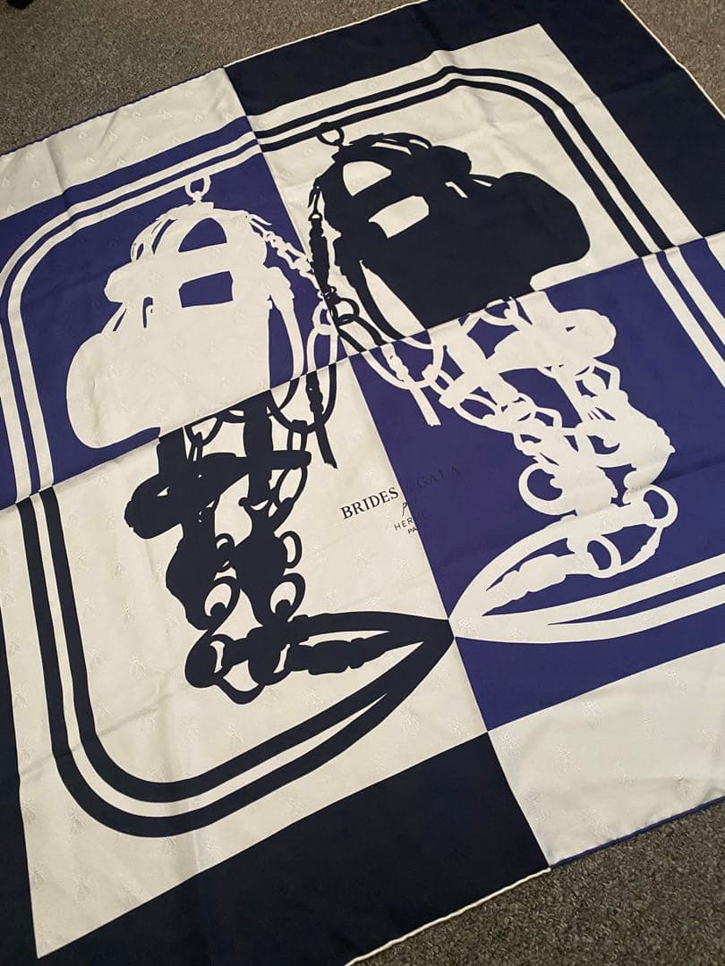 未使用品　 Hermes スカーフ　カレ90 式典用馬勒 ブリッド・ドゥ・ガラ