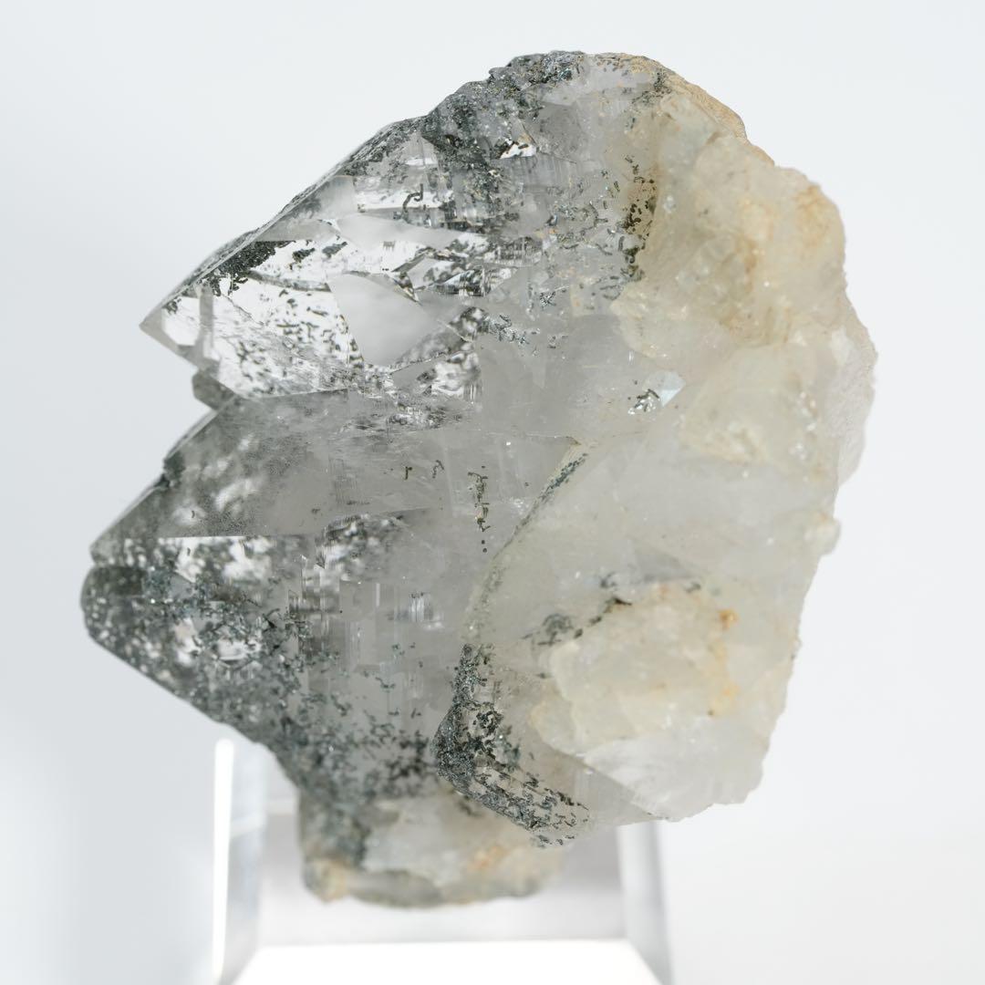 【綺麗な結晶】クローライトinクォーツ 60×48×48mm