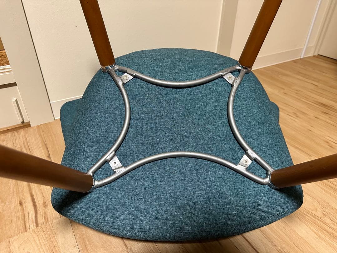 きゃのん 青いアームチェア 布地 木製脚