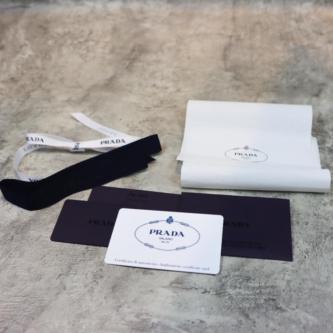 【超美品】PRADA プラダ サフィアーノ 二つ折り財布 付属品あり