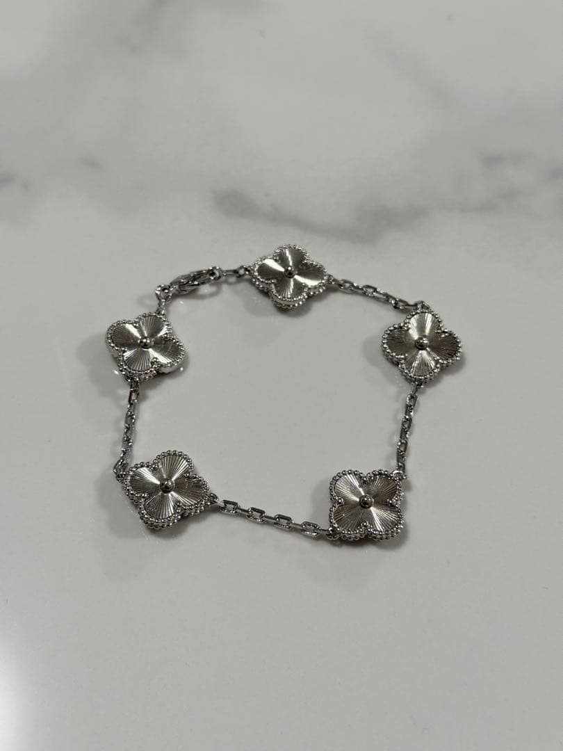 Van Cleef & Arpels ノベルティ ギヨシェ ブレスレット