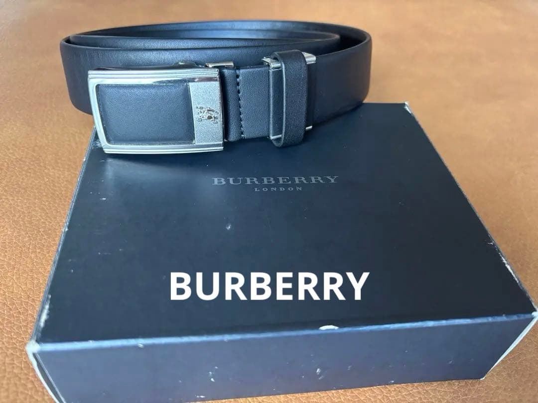 【美品】 Burberry Londonレザーベルト 本革ブラック 銀 バックル