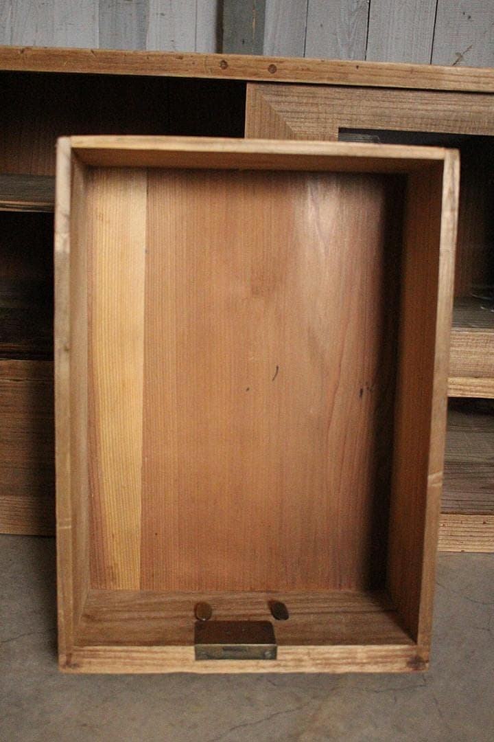 味のある古いガラス戸棚×木製小引き出し3杯　食器棚　収納　古家具　古民家