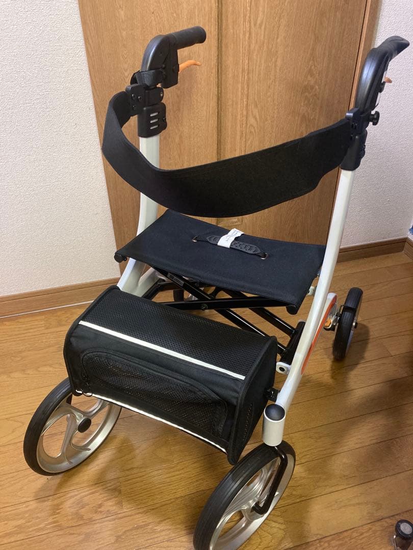 カワムラサイクル　歩行器　KW40