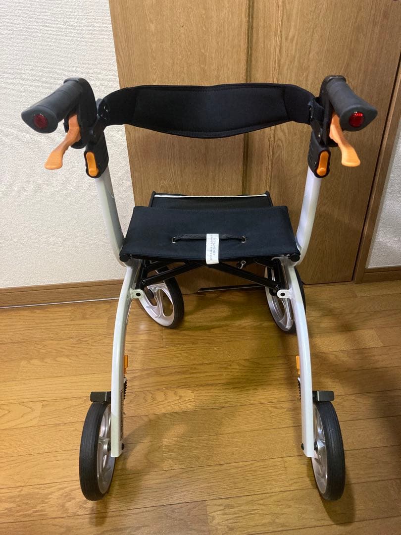 カワムラサイクル　歩行器　KW40