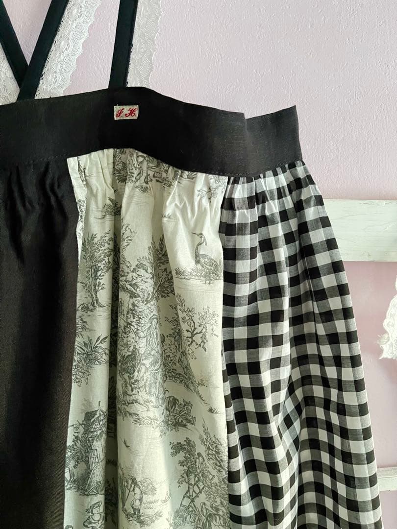 ジュイ柄&パッチワークバッククロスエプロンワンピース。.＊　黒